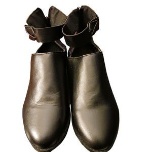 Toyami ankle boots. Black.  Size 41.  New